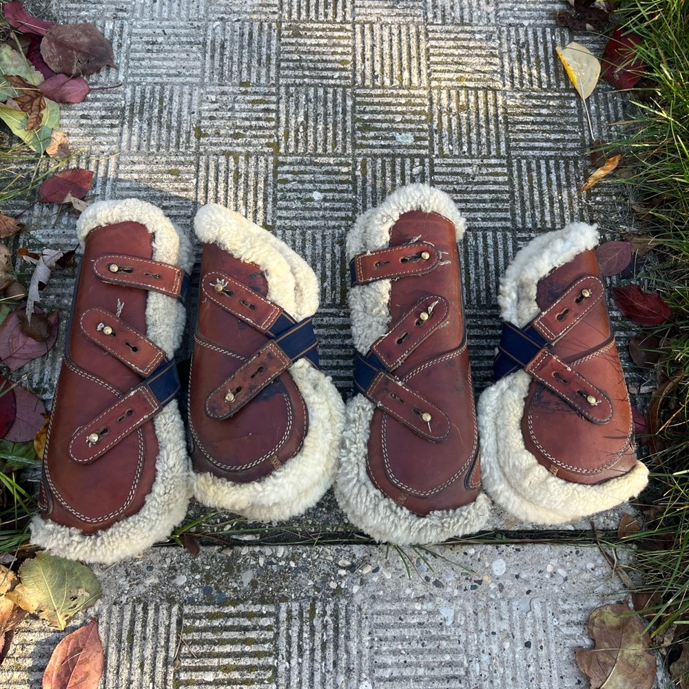 Beval Sheepskin Open Front Boots